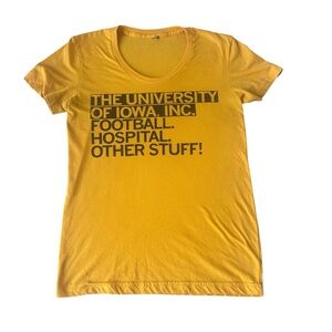 Iowa Hawkeyes Raygun Yellow T-Shirt Medium Graphic College Football Game Day Tee